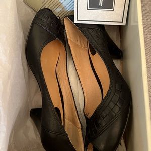 Frye Women’s Maya Woven Peep Leather Braided Wood Kitten heel Pumps  Black 6.5M